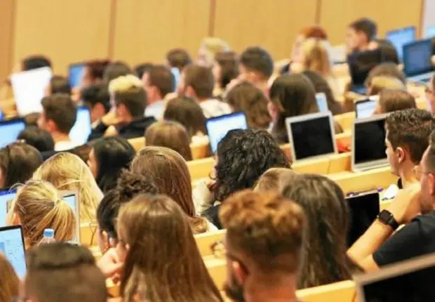 France : les étudiants algériens source précieuse de main d&rsquo;œuvre ?