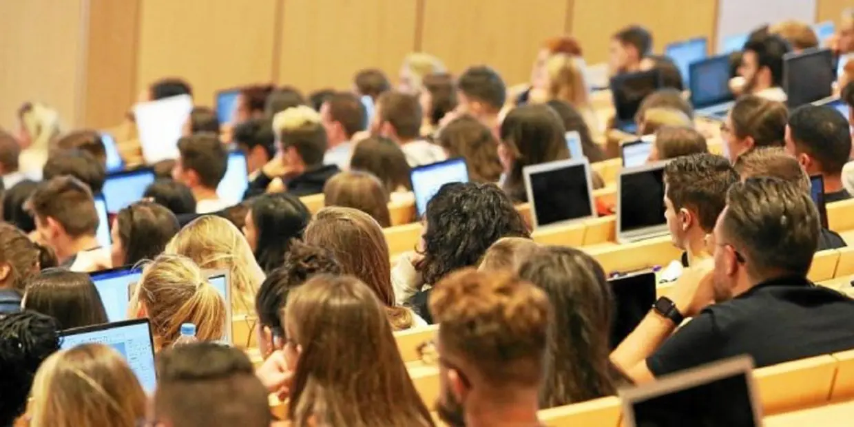 France : les étudiants algériens source précieuse de main d’œuvre ?