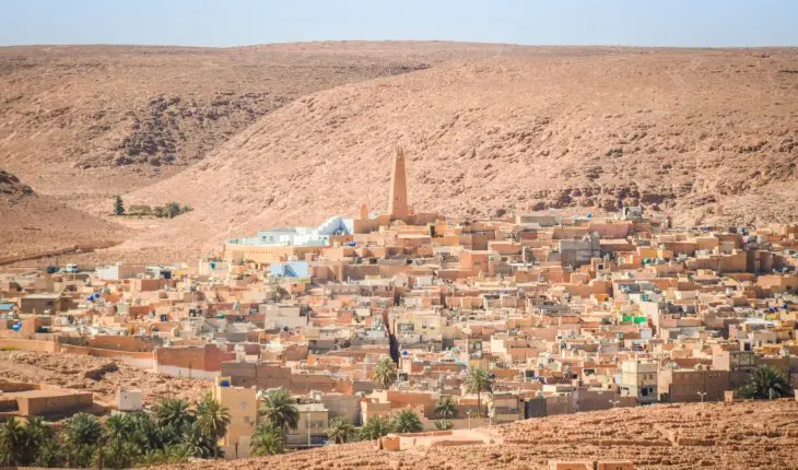 Ghardaïa est une ville antique du sud algérien. Dans son livre de 1963, La Force des choses, la philosophe existentialiste française Simone de Beauvoir a décrit Ghardaïa comme "un tableau cubiste magnifiquement construit".