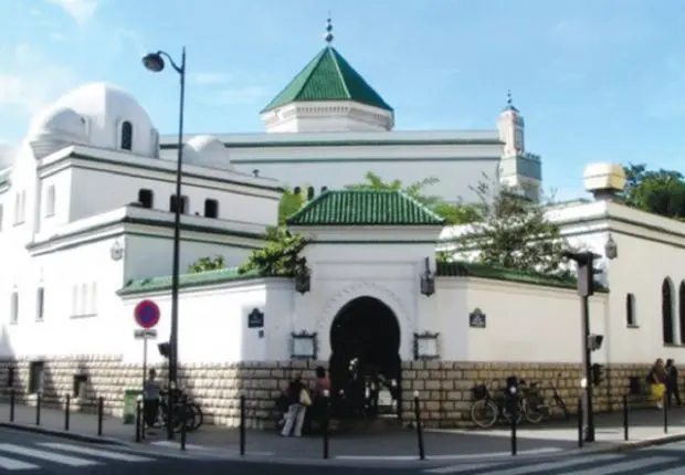 Port de signes religieux en France : la Grande Mosquée de Paris réagit