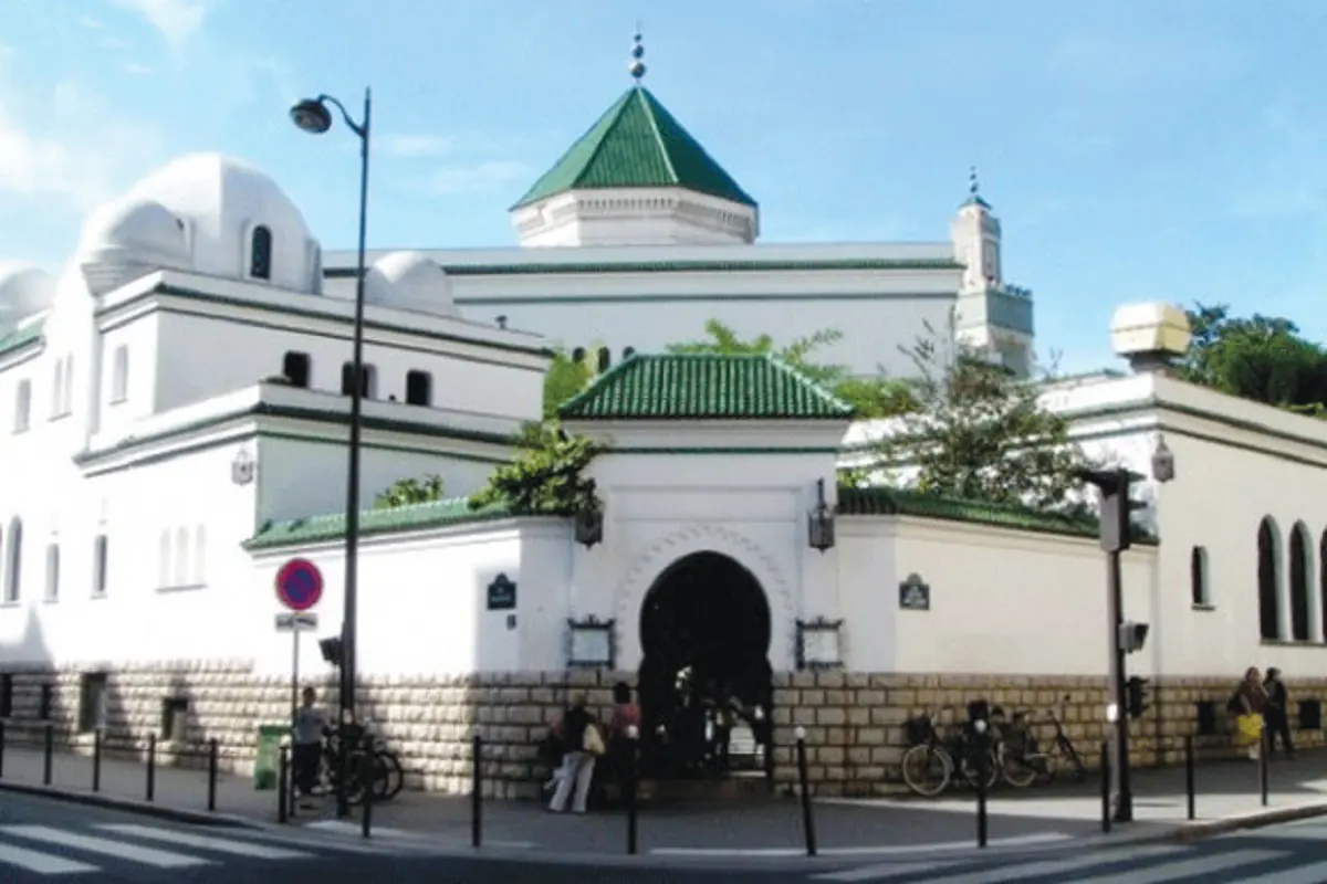 Port de signes religieux en France : la Grande Mosquée de Paris réagit