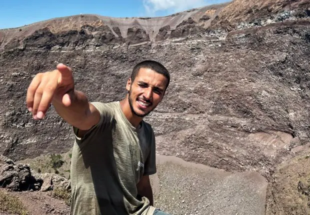 Il a fait Paris – Alger à pied : Mehdi Debbrah relance le défi