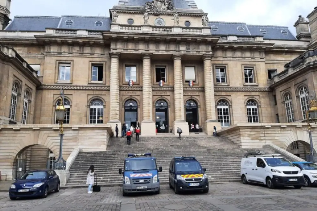 France : victime de violences, un Algérien poignarde à mort son père