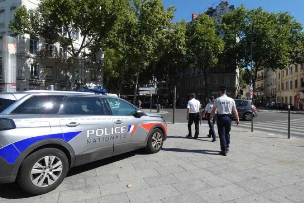 Trafic de cigarettes en France : 3 Algériens arrêtés à Lyon