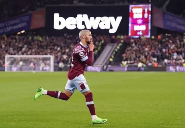 West Ham : Benrahma reçoit les éloges de son entraineur Moyes