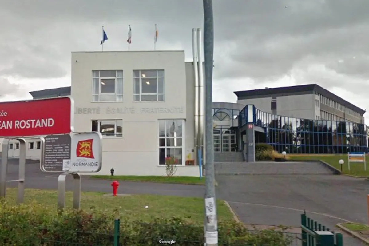 France : une lycéenne musulmane visée par un acte raciste à Caen
