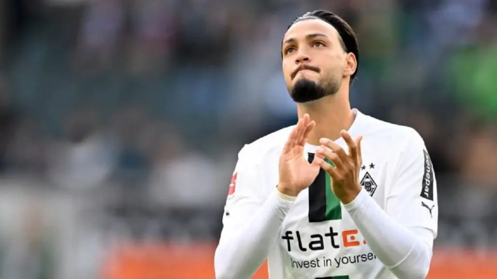 Mercato hivernal : Bensebaini est aussi convoité en France