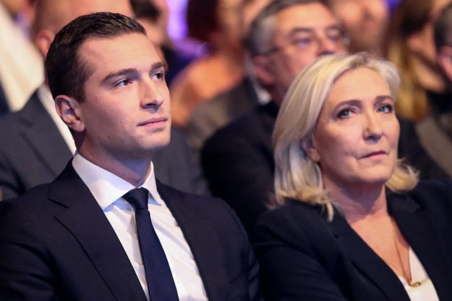 Le Pen passe la main à Bardella à la tête du RN, qui est-il ?