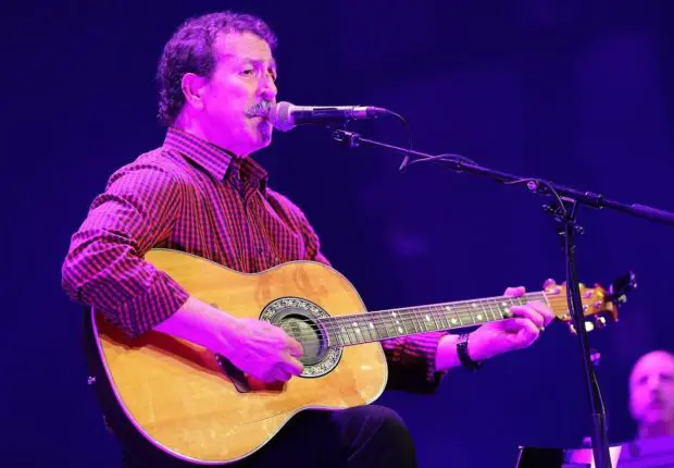 France: l’artiste algérien Ait-Menguellet retrouve son public parisien