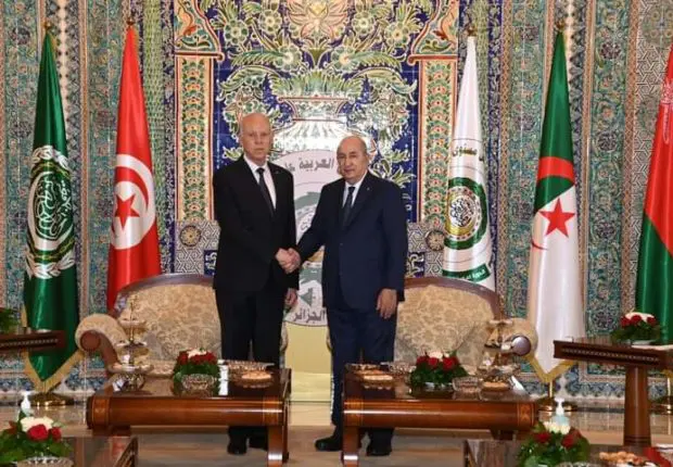 Sommet arabe d’Alger : le président tunisien reçu par Tebboune