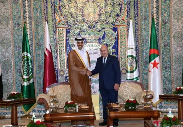 Sommet arabe d’Alger : Tebboune reçoit l’Emir du Qatar