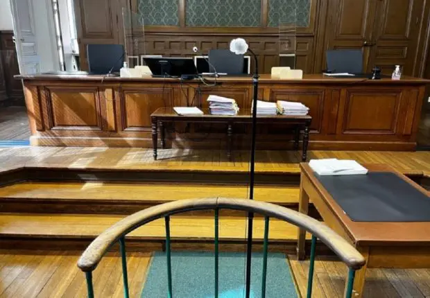 France : un Algérien détruit une antenne du Département à Guyancourt