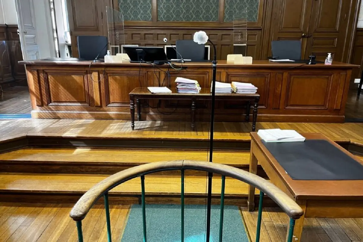 France : un Algérien détruit une antenne du Département à Guyancourt