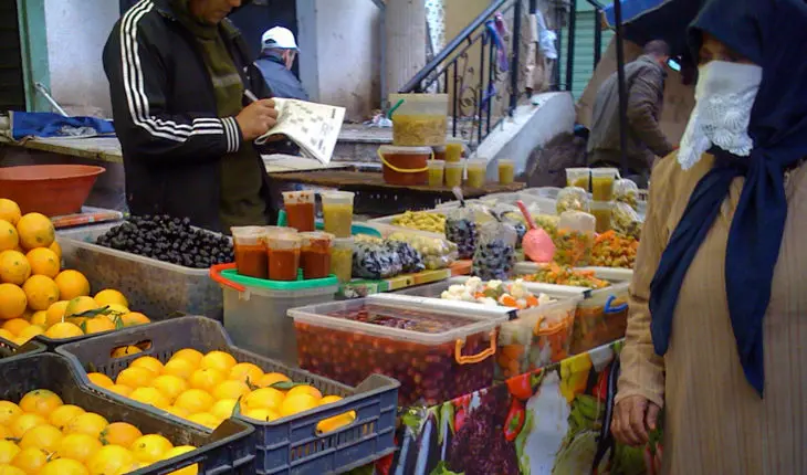 marché de fruits et légumes en Algérie.