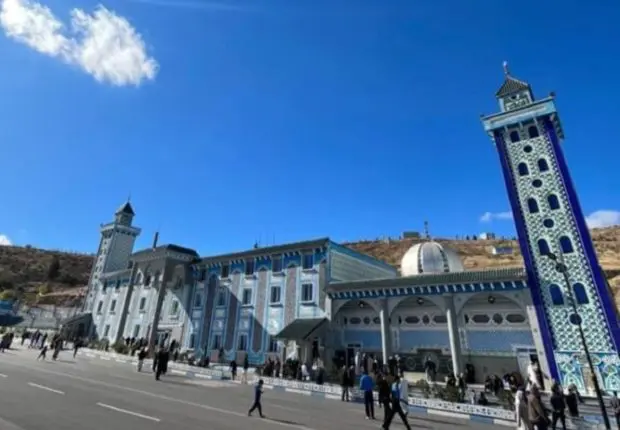 Voyager en Algérie : un Français charmé par une mosquée à Sétif