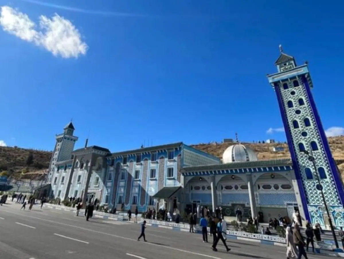 Voyager en Algérie : un Français charmé par une mosquée à Sétif