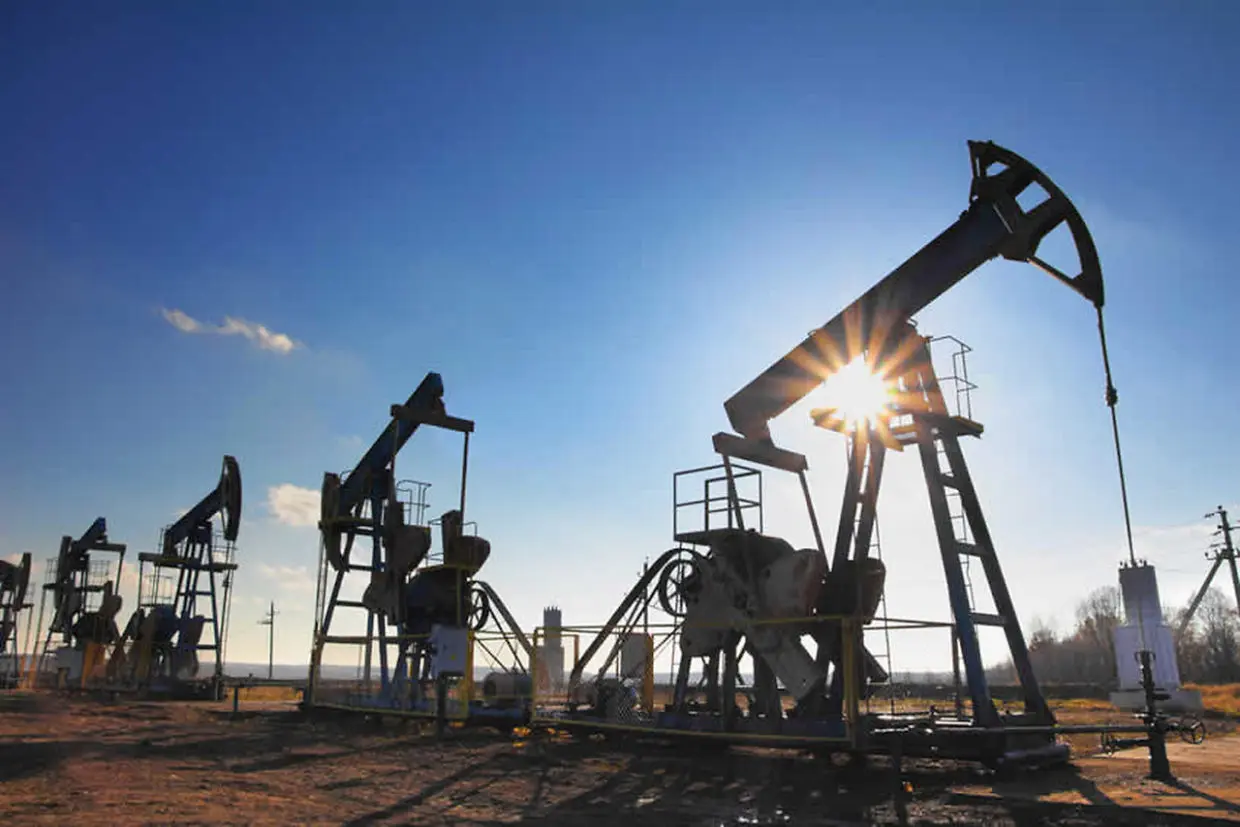 Après avoir frôlé les plus bas niveaux, le prix du pétrole rebondit