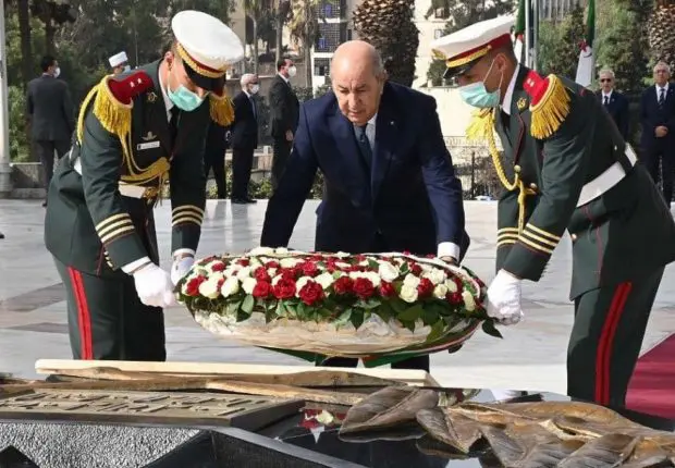 1er novembre 1954 : Tebboune se recueille à la mémoire des Martyrs