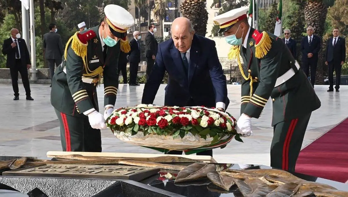1er novembre 1954 : Tebboune se recueille à la mémoire des Martyrs
