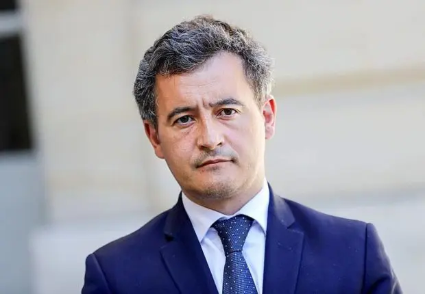 France : accusé de « régularisation massive », Darmanin se défend
