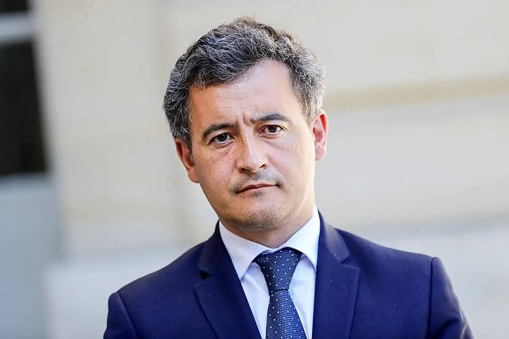 France : accusé de « régularisation massive », Darmanin se défend