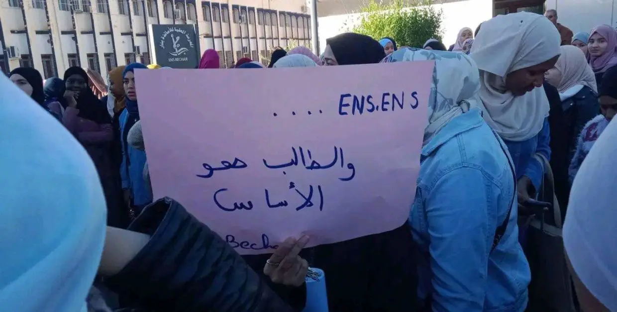 Titularisation enseignants: les étudiants ENS contestent et séchent les cours