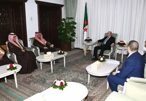 Tebboune et le ministre saoudien discutent des coopérations sécuritaires