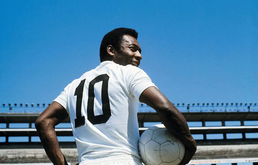 Décès de Pelé : quand le « Roi » du football visitait l’Algérie