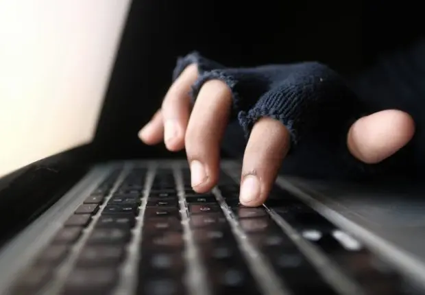 Visant des sociétés françaises, un hacker algérien condamné à Paris