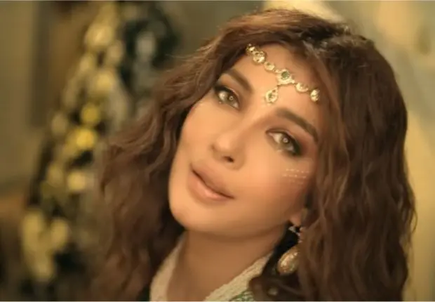 Clip Assala avec « Khit Errouh »: la toile algérienne se révolte