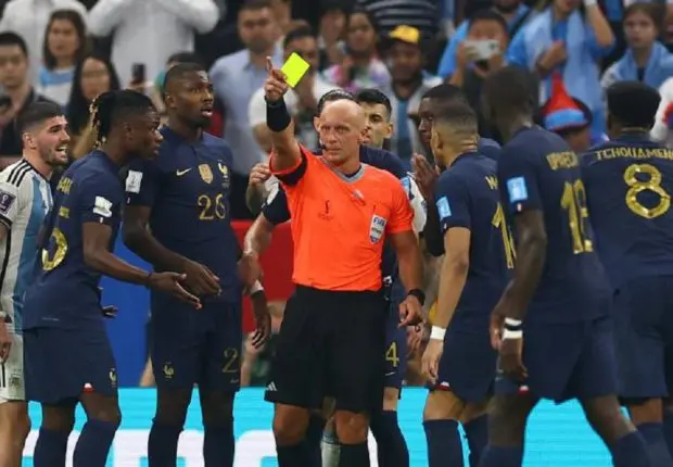 Finale CDM 2022 : la réponse sèche de l’arbitre polonais aux Français