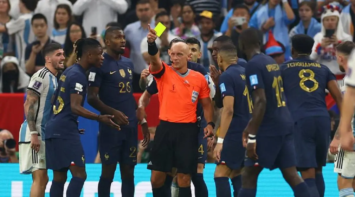 Finale CDM 2022 : la réponse sèche de l’arbitre polonais aux Français