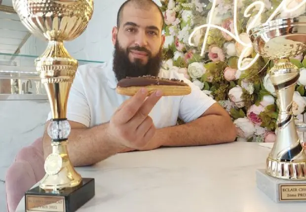 Malgré le racisme, un chef pâtissier algérien fait sensation en France