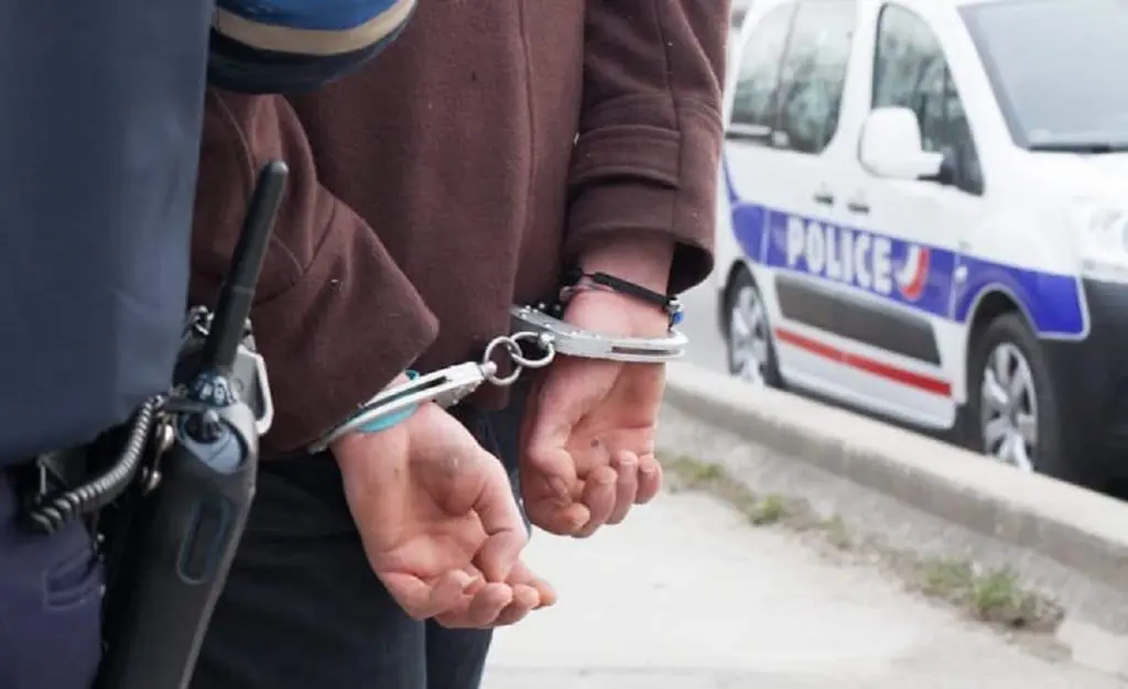 France : un adolescent algérien poignarde un surveillant de foyer