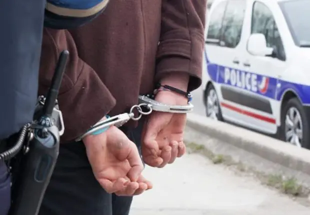 France : un adolescent algérien poignarde un surveillant de foyer