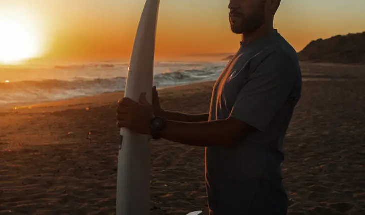 Khaled Zirour, surfeur professionnel algérien