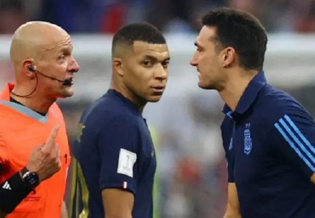 Finale Mondial 2022 : « Il y a eu des erreurs », reconnait Marciniak