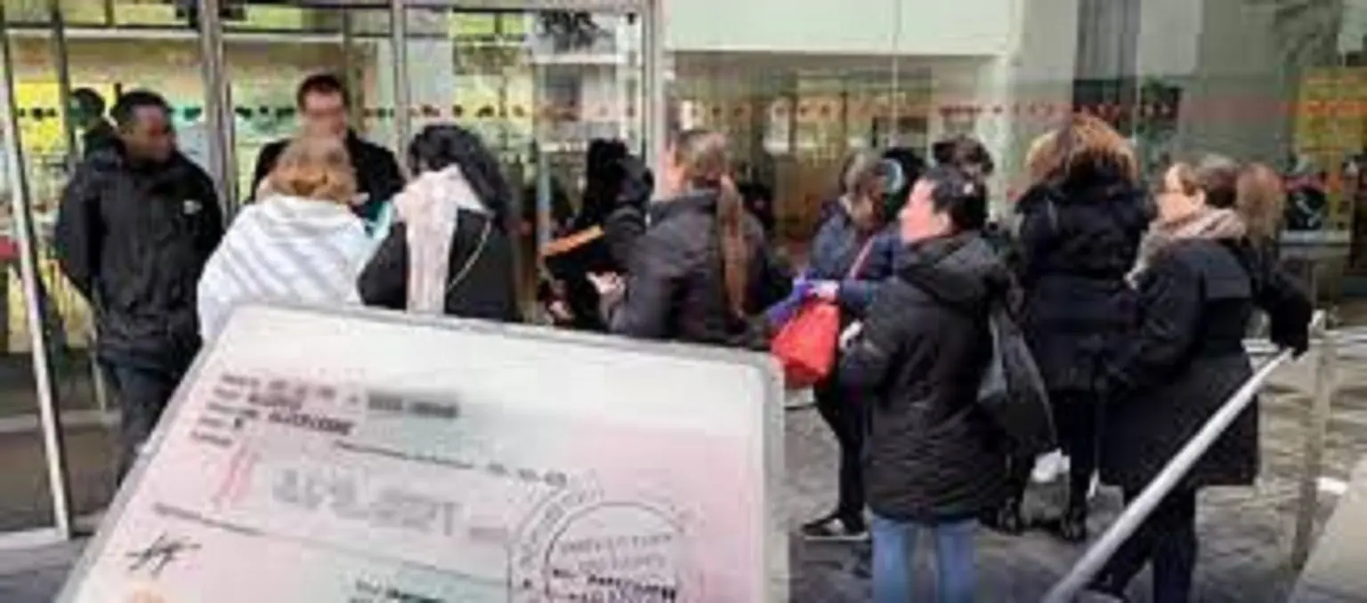 Immigration France: les syndicats dénoncent une double discrimination