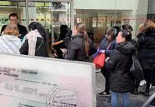 Immigration France: les syndicats dénoncent une double discrimination