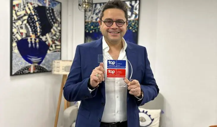 Christian Akiki reçoit le trophée du Top Employer
