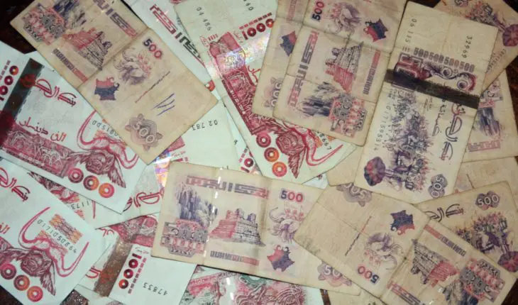 billets de banques en dinars algériens