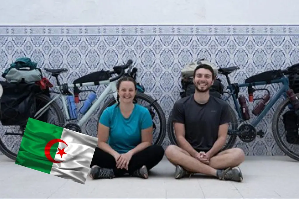 Ils voyagent de Paris à Dakar, 2 Français traversent l’Algérie à vélo