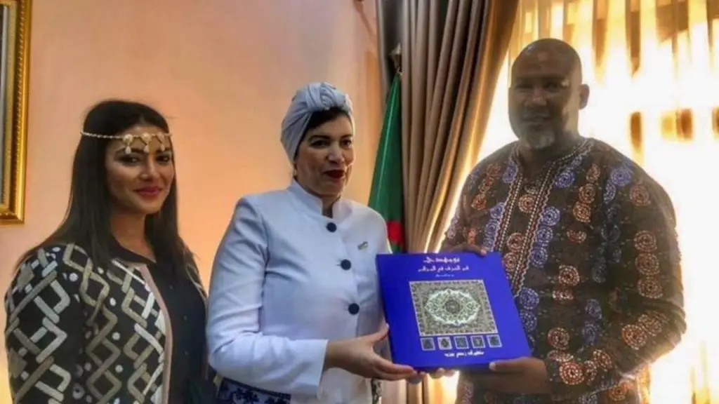 La femme du petit fils de Mandela en Khit Errouh enflamme la toile