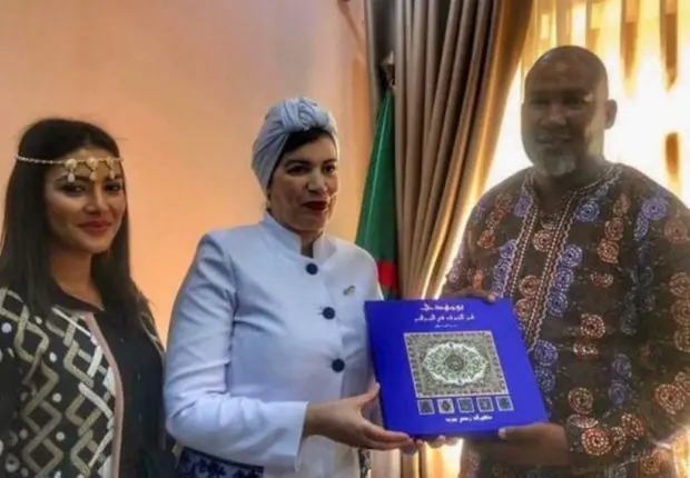 La femme du petit fils de Mandela en Khit Errouh enflamme la toile