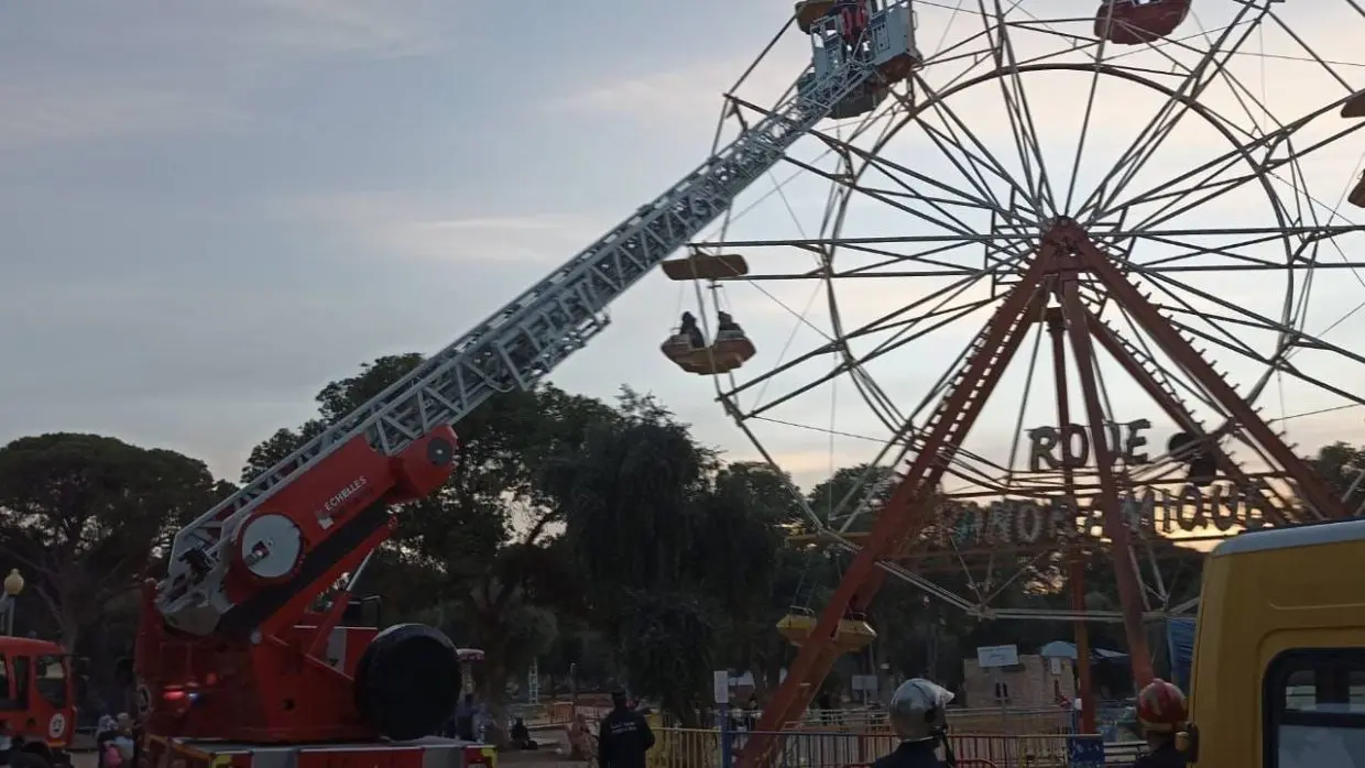 Chlef : sauvetage de 22 personnes coincées dans une grande roue