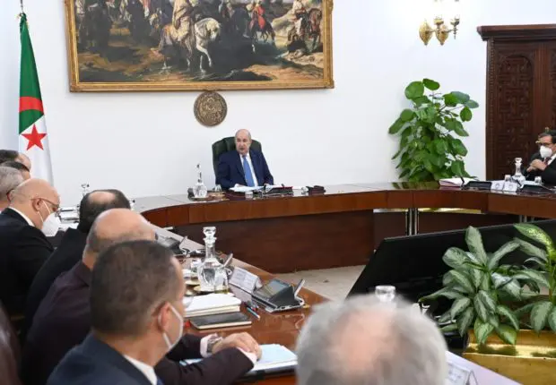 Augmentations salariales – PLF 2024 : Tebboune ordonne le respect des directives