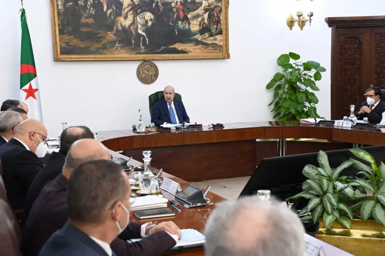 Augmentations salariales – PLF 2024 : Tebboune ordonne le respect des directives