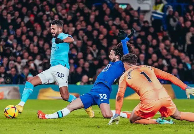 Mahrez offre la victoire à Man City et réalise un record ! (vidéo)