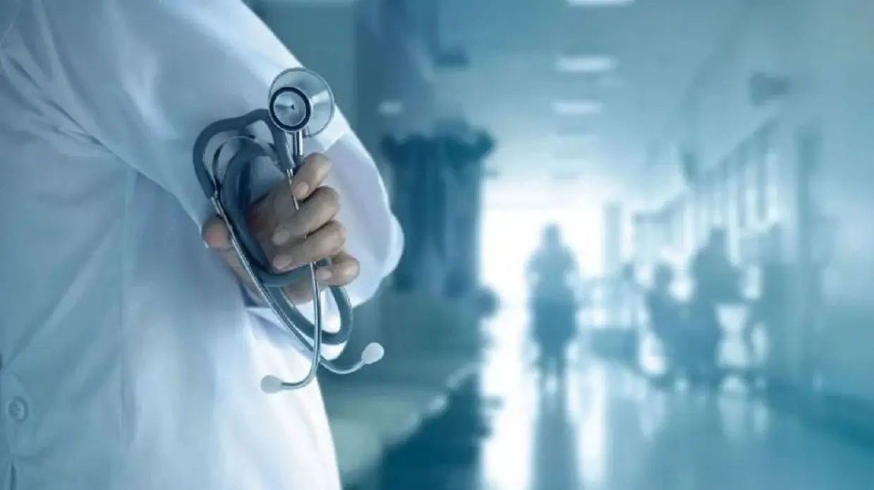 Quand des médecins algériens volent au secours des hôpitaux en France