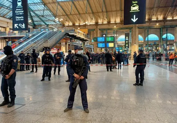 Attaque de Paris: l’identité algérienne de l’agresseur remise en doute